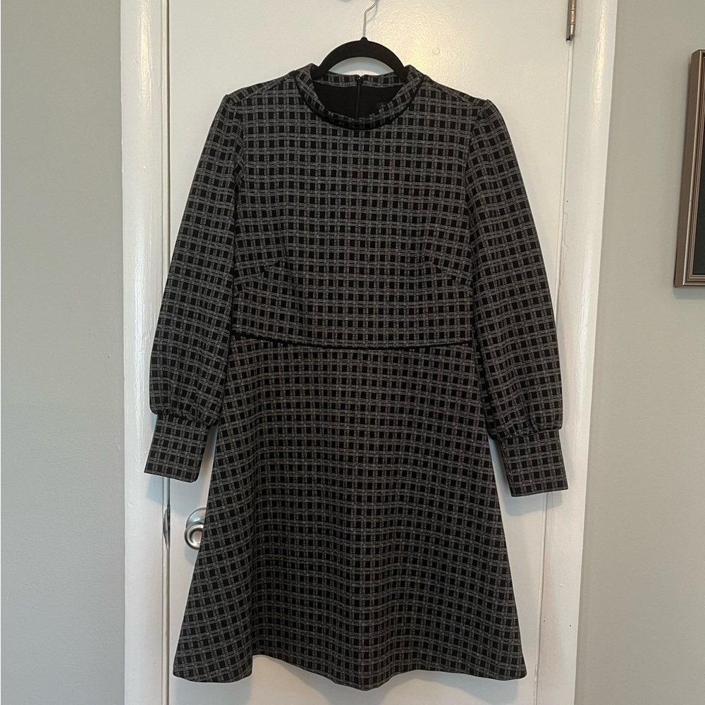 Ann Taylor Black and White Fit and Flare professional Dress | size 8